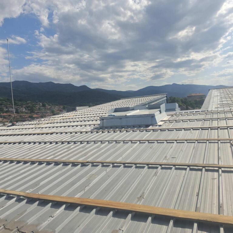 Дървена скара за новата ламарина на покрива